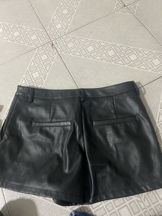 Pantalones cortos cuero negro Talla S