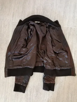 Bomber Cuero Auténtico S/M. Medidas indicadas