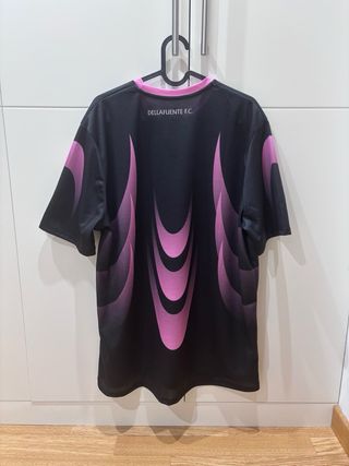 Camiseta Dellafuente Negra y Rosa