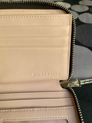 Cartera grande Bimba y Lola negra.