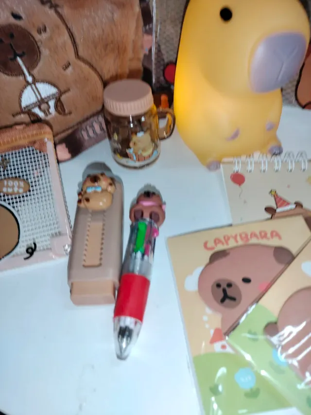 Lote Capibara: Bolso, Peluche, Lámpara y Más