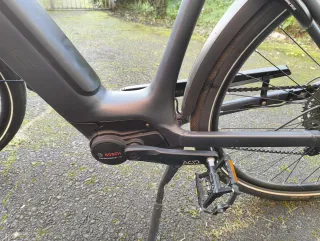 Bicicleta Eléctrica Cube Negra