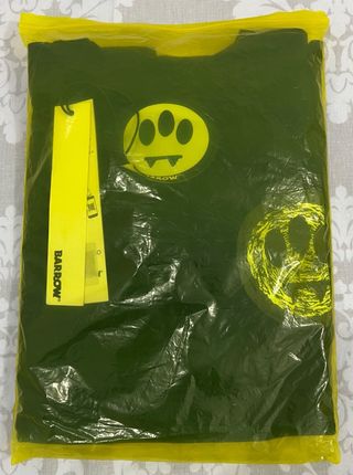 Camiseta Barrow Negra oversize Estampado Amarillo