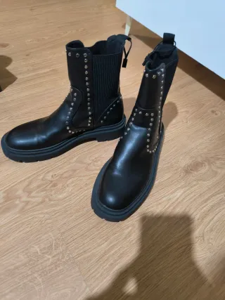 Botines Zara negros tachuelas