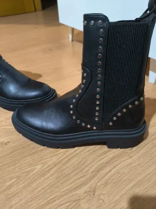 Botines Zara negros tachuelas