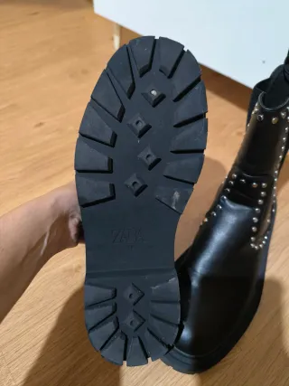 Botines Zara negros tachuelas