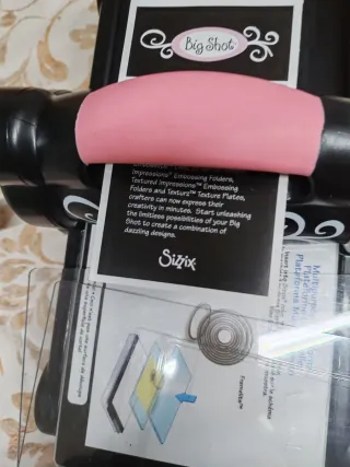 Macchina per scrapbooking e fustelle