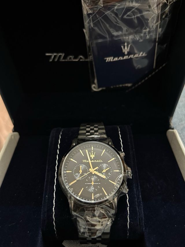 Reloj Maserati Negro y Dorado