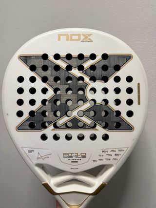 Pala de pádel Nox AT10 12K 2026