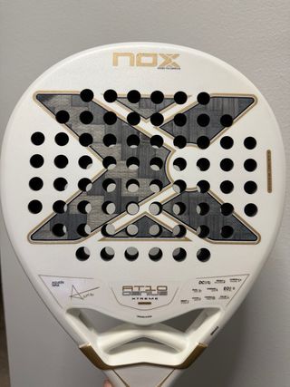 Pala de pádel Nox AT10 12K 2026