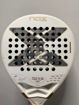 Pala de pádel Nox AT10 12K 2026