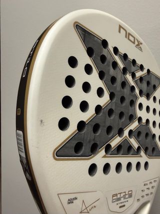 Pala de pádel Nox AT10 12K 2026