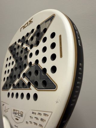 Pala de pádel Nox AT10 12K 2026
