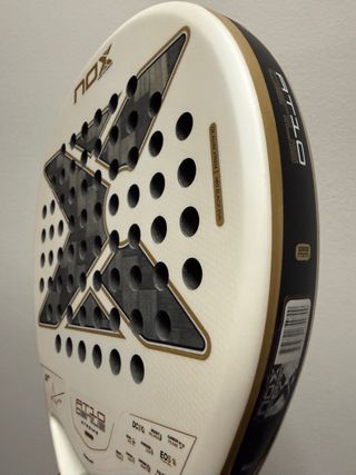 Pala de pádel Nox AT10 12K 2026