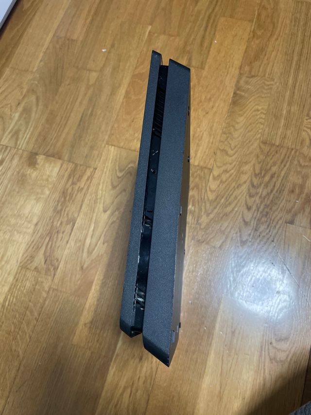 PS4 (PlayStation 4) Negra - Buen Estado Sin mando