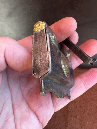 Antico lucchetto decorato con chiave