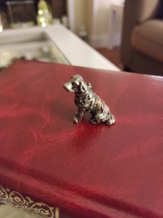 Figura perro guía metal