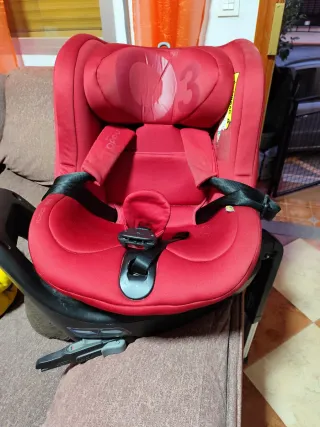 Silla de coche para bebé roja de