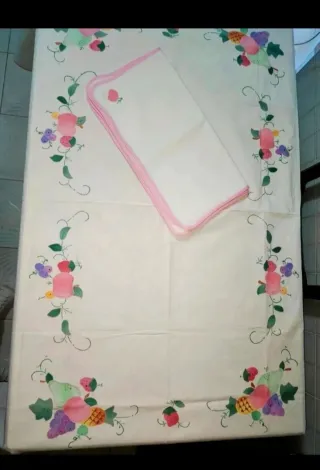 Tovaglia in cotone con frutta e fiori
