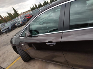 Puerta delantera izquierda Opel Astra J Seda