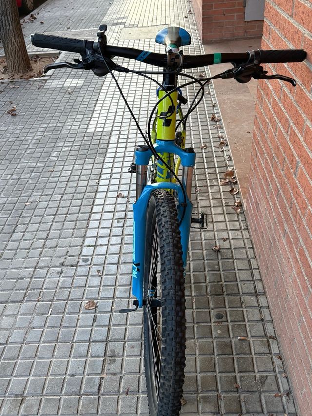 Bicicleta Cube MTB 27,5 in alluminio