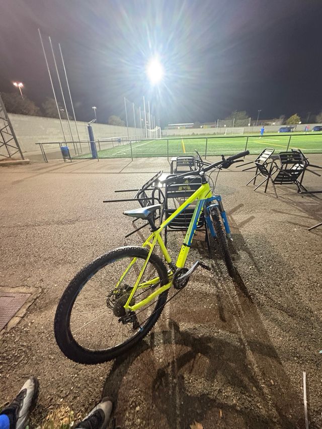 Bicicleta Cube MTB 27,5 in alluminio