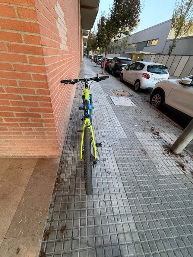 Bicicleta Cube MTB 27,5 in alluminio