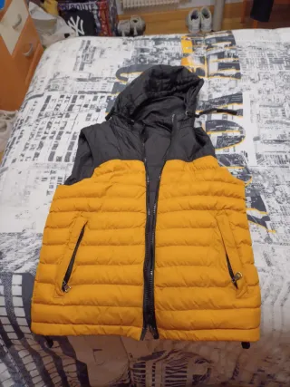 Chaleco Mayoral Talla M Negro y Amarillo reversibl