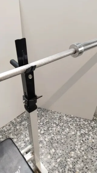 Banco de ejercicios plegable con pesas