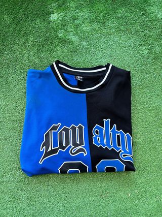 Camiseta bicolor azul y negra