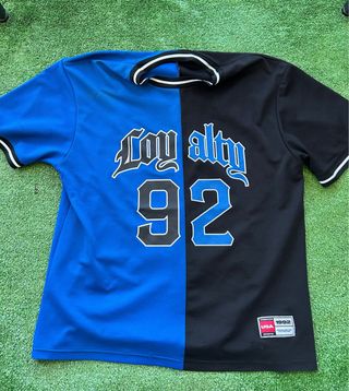 Camiseta bicolor azul y negra