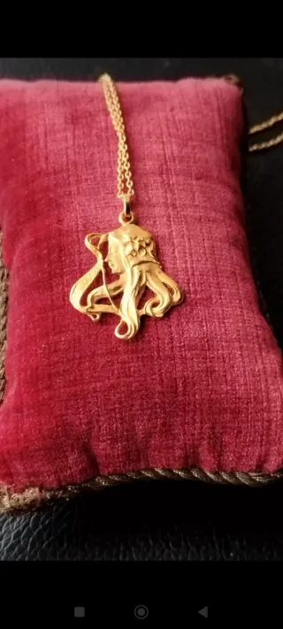 Colgante vintage mujer estilo Art Nouveau