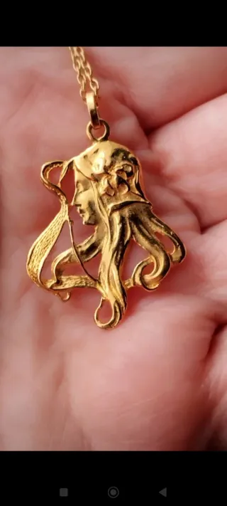 Colgante vintage mujer estilo Art Nouveau