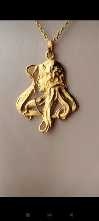 Colgante vintage mujer estilo Art Nouveau