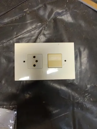 Enchufes e interruptores varios