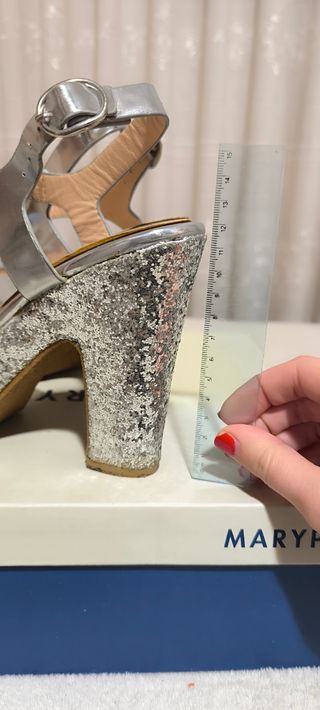 Sandalias plateadas tacón