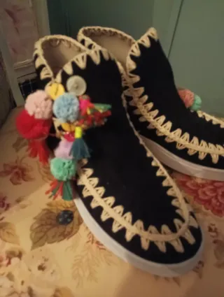 BOTAS NUEVAS ESTILO MOU ESQUIMAL.