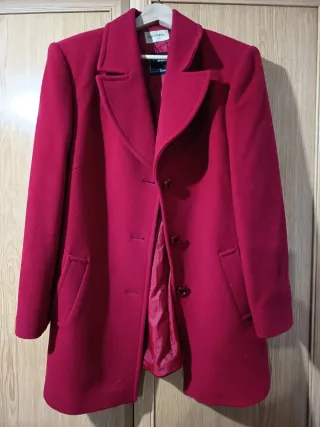 Abrigo rojo elegante