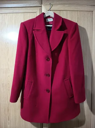 Abrigo rojo elegante