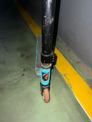 Patinete freestyle azul y negro