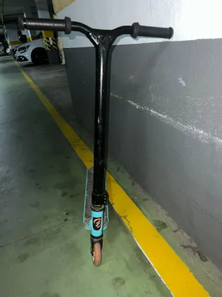 Patinete freestyle azul y negro