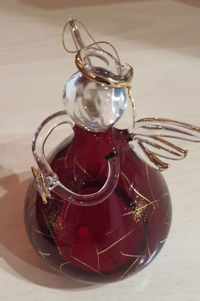 Angioletto in vetro rosso con stella