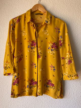 Camisa estampada floral amarilla