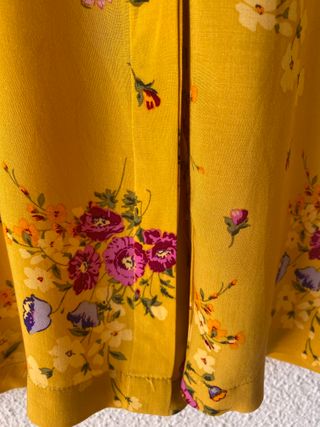 Camisa estampada floral amarilla