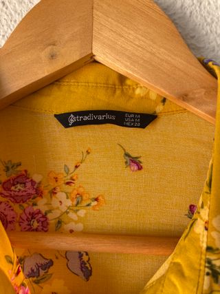 Camisa estampada floral amarilla