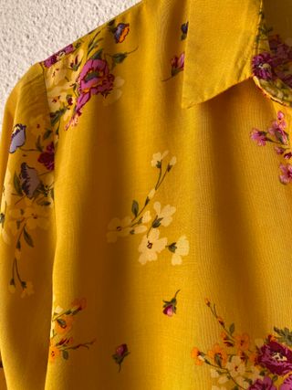 Camisa estampada floral amarilla