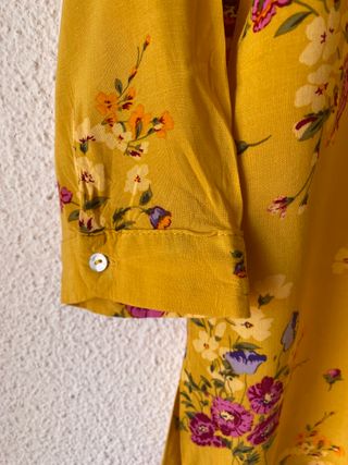 Camisa estampada floral amarilla