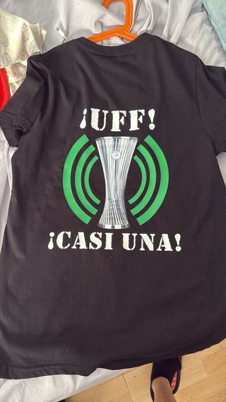 Camiseta ¡Uff! ¡Casi Una!