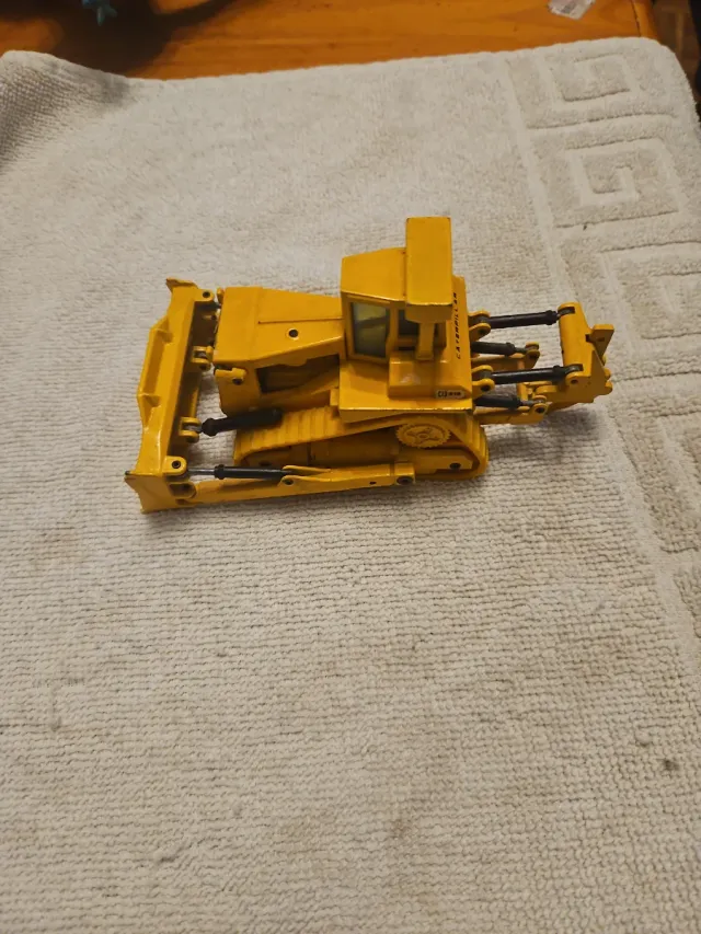 Tractor Amarillo Caterpillar