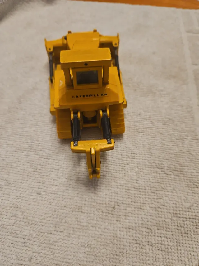 Tractor Amarillo Caterpillar